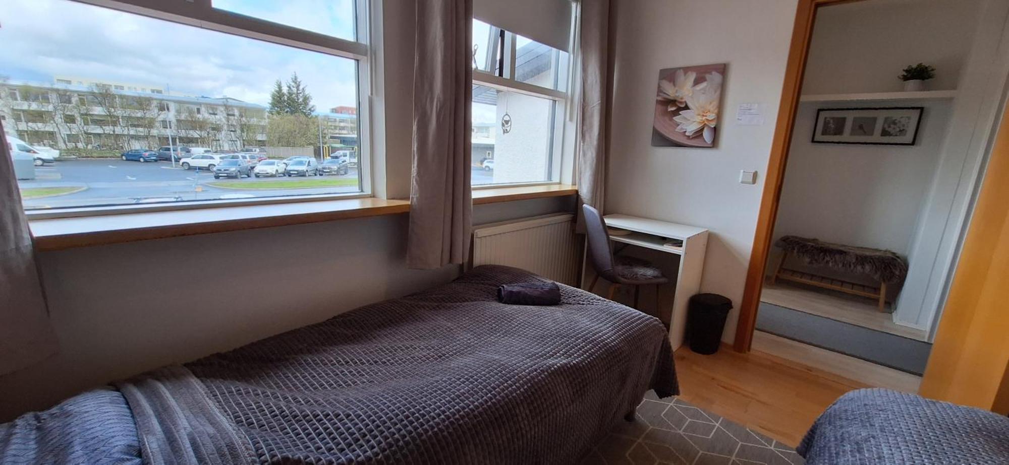 Private Room, Close To A Swimming Pool Reykjavik Luaran gambar